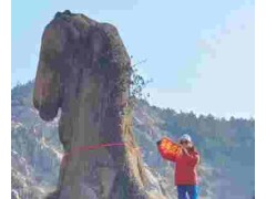 青岛大珠山景区“骏马奇石”借马年走红